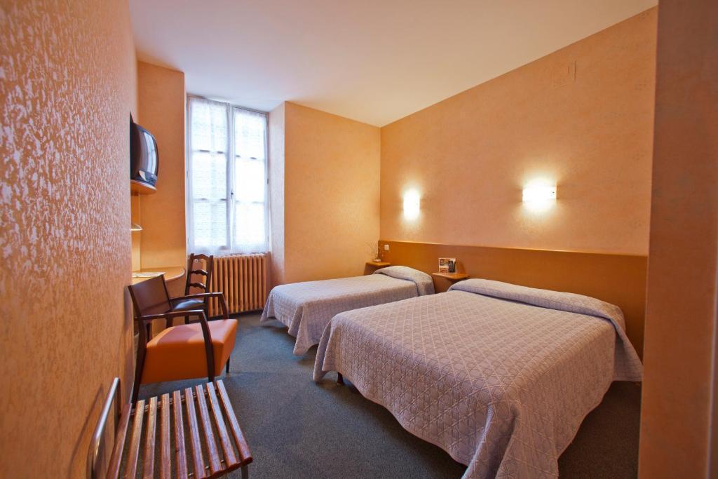 Logis Hotel De France Arudy Стая снимка