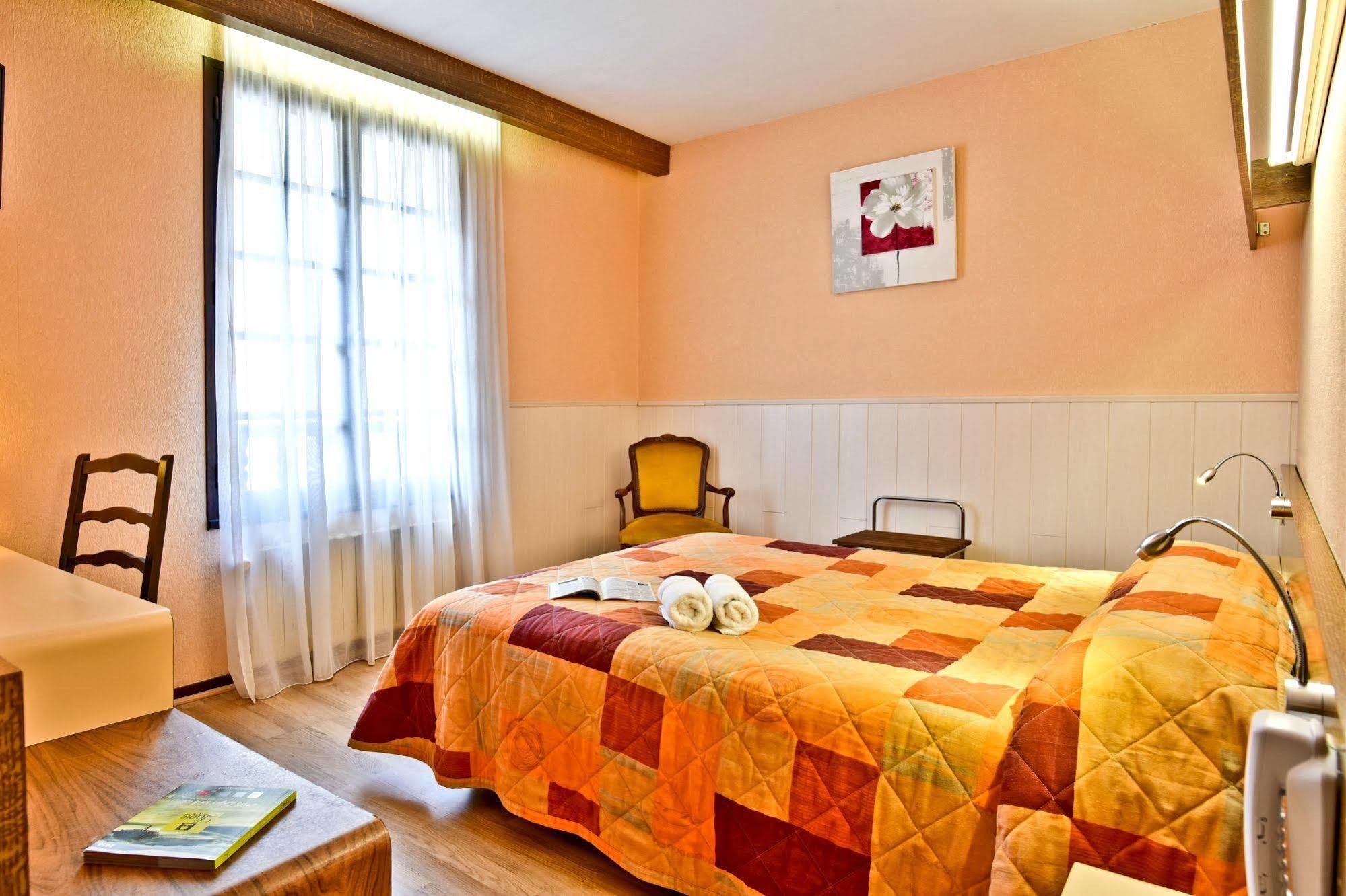 Logis Hotel De France Arudy Екстериор снимка