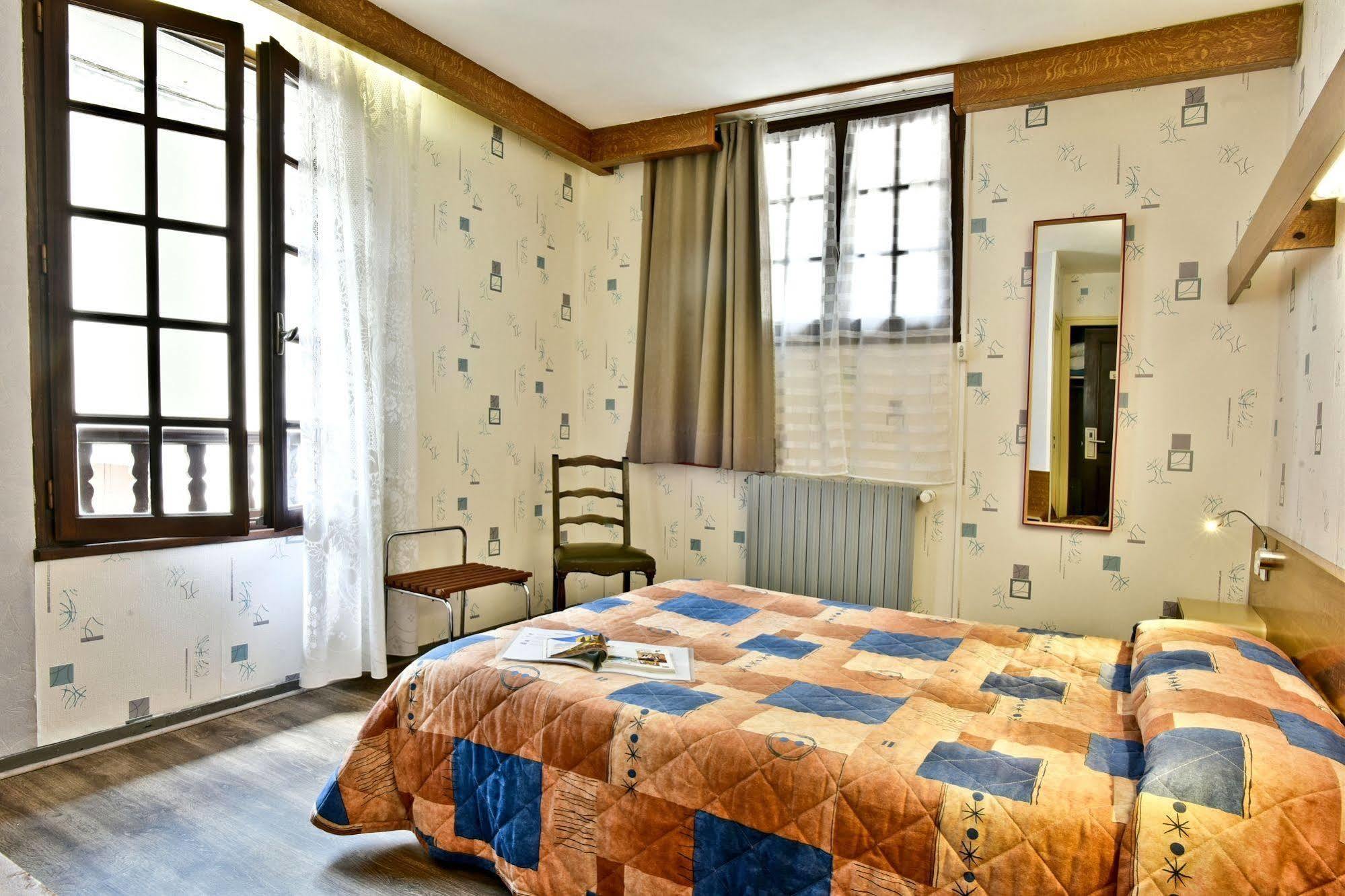 Logis Hotel De France Arudy Екстериор снимка