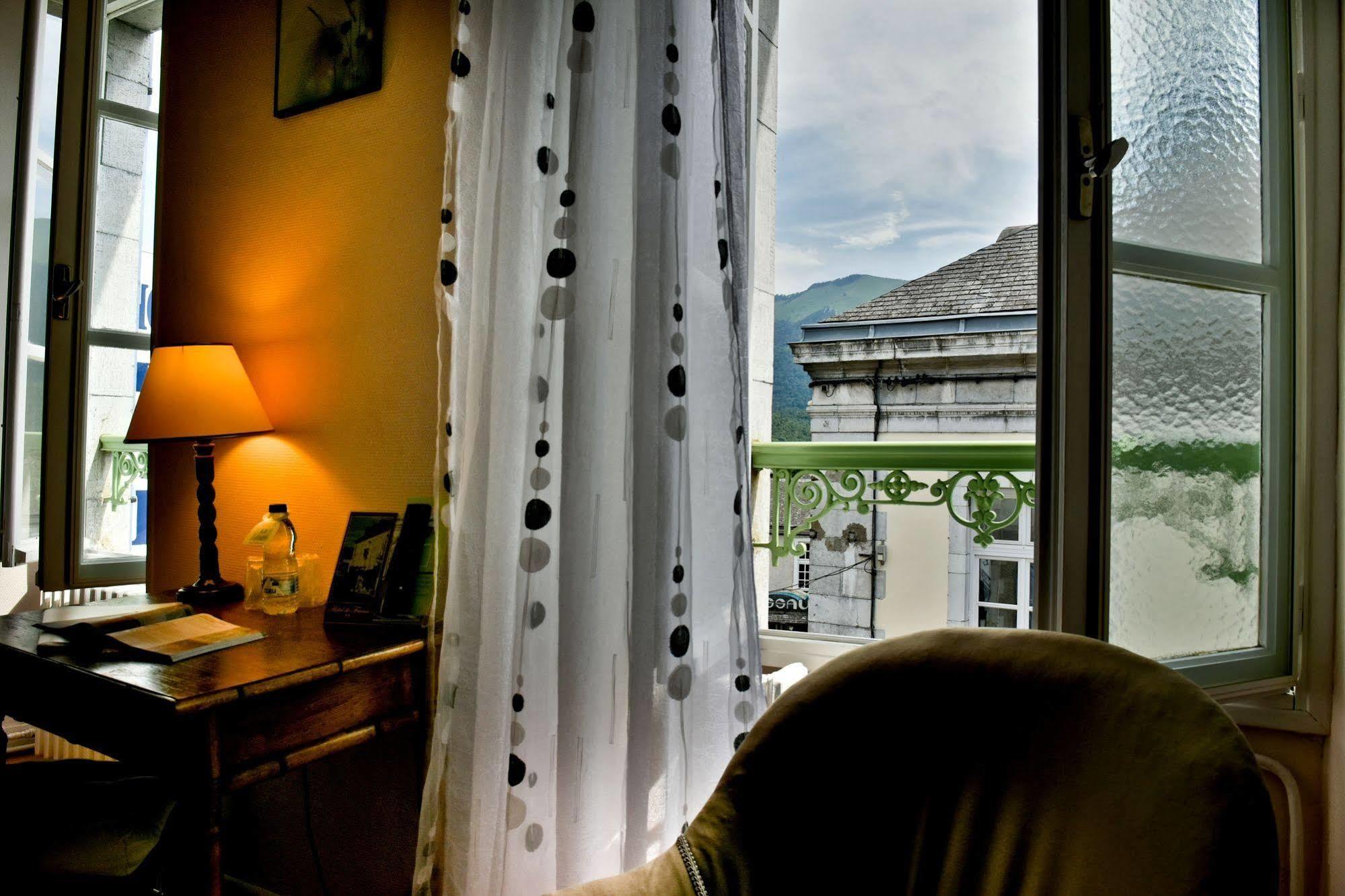 Logis Hotel De France Arudy Екстериор снимка