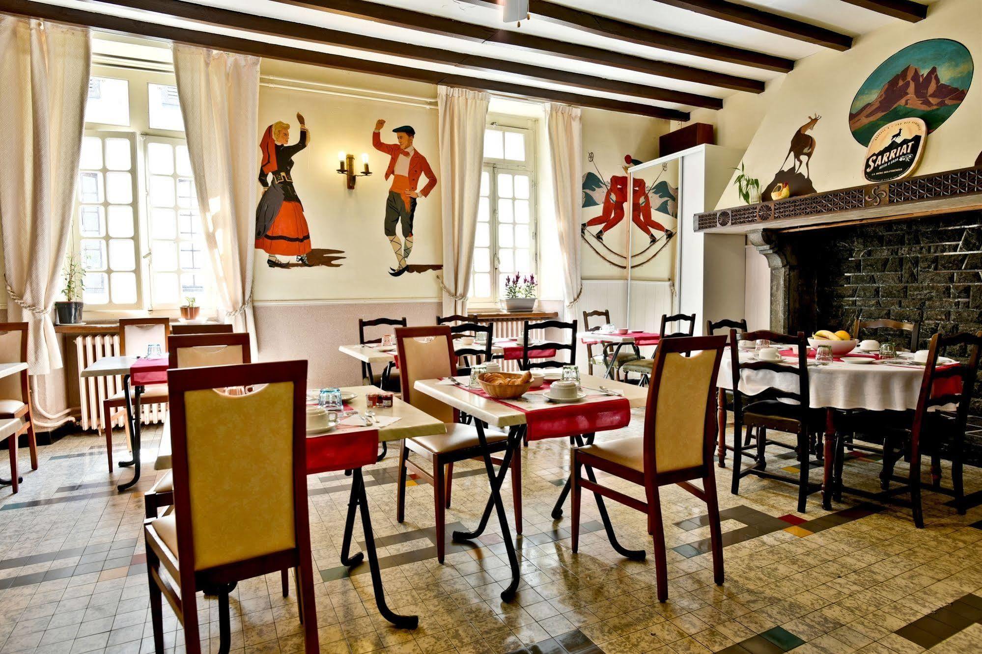 Logis Hotel De France Arudy Екстериор снимка