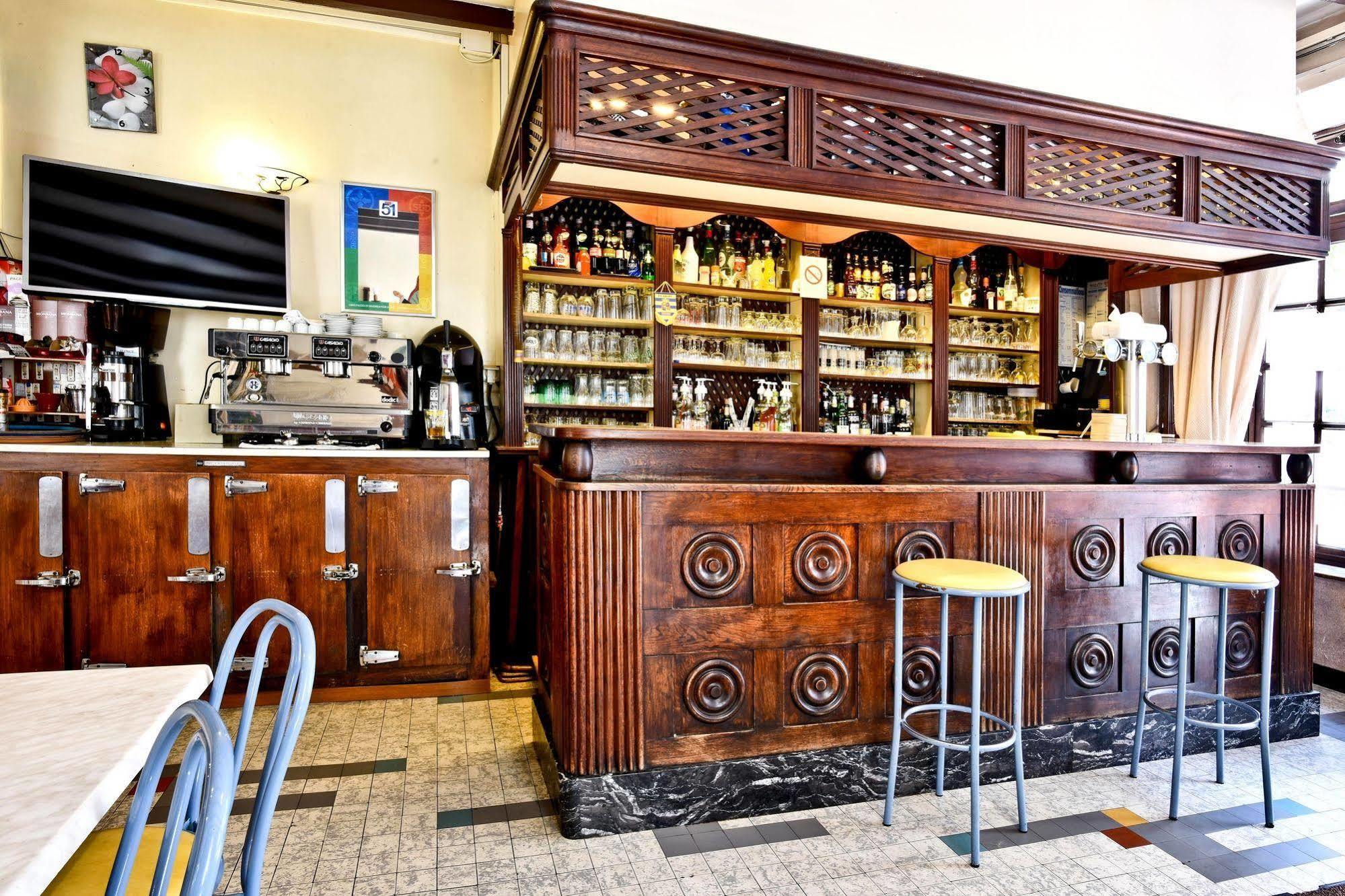 Logis Hotel De France Arudy Екстериор снимка